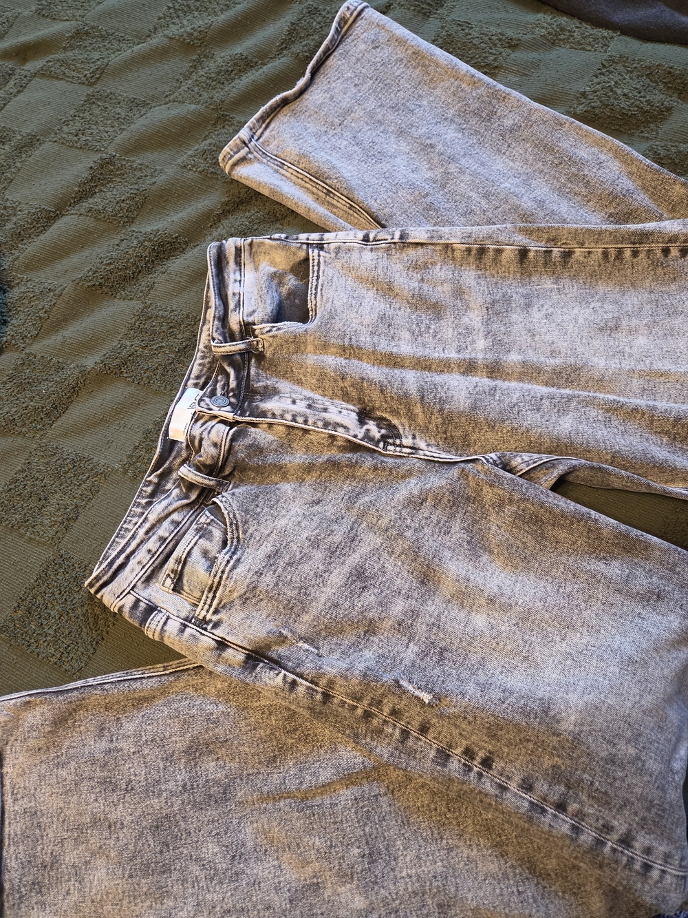 Vervet Women's Acid Wash Stretch Jeans - Picture 3 of 6
